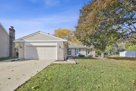 285 Stockport Ct, Roselle, IL 60172