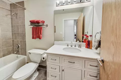41 E 8th St #2402, Chicago, IL 60605 photo 22