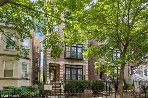 903 W Roscoe St #1, Chicago, IL 60657