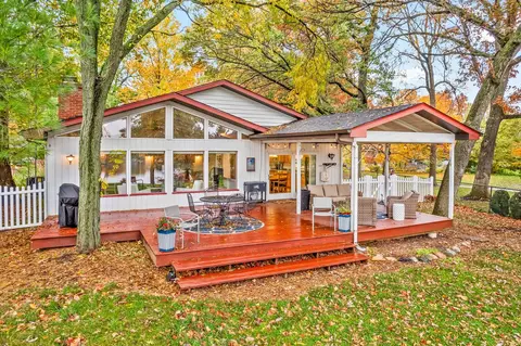 802 Lake Holiday Dr, Lake Holiday, IL 60548