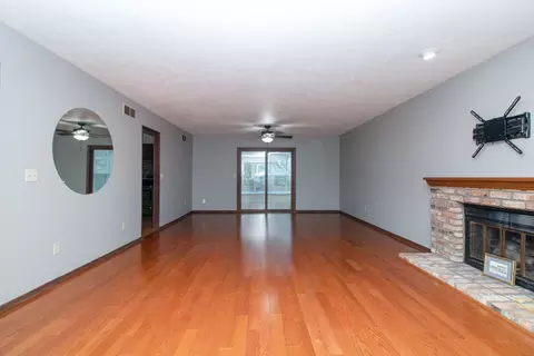 211 Bentley Dr, Normal, IL 61761 photo 4