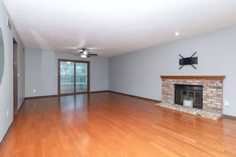 211 Bentley Dr, Normal, IL 61761 photo 3