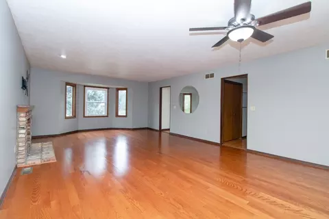211 Bentley Dr, Normal, IL 61761 photo 5