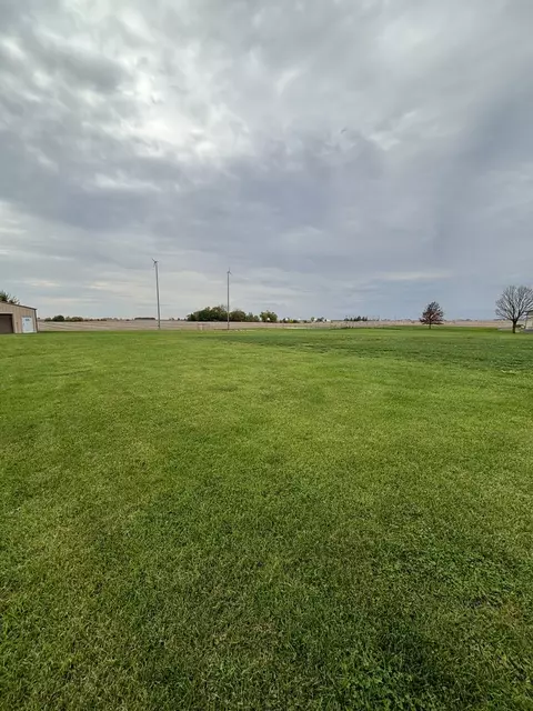 946 N 33rd Rd, Utica, IL 61373