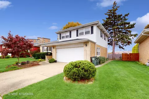 9248 N Callero Dr, Niles, IL 60714