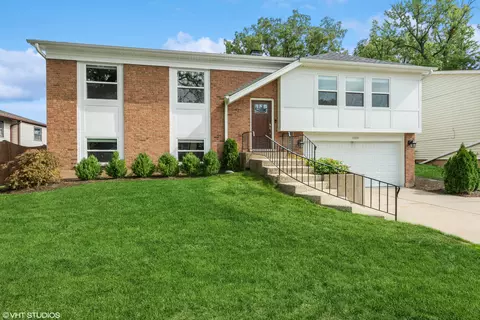 1059 Cambridge Dr, Buffalo Grove, IL 60089