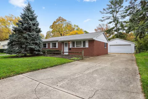 2001 Easy St, Urbana, IL 61802