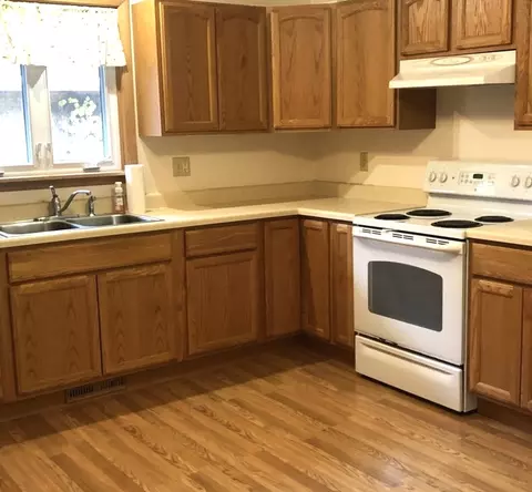 515 Johnson Ave, Morris, IL 60450 photo 2