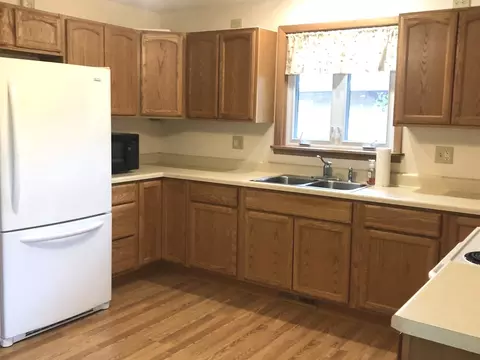 515 Johnson Ave, Morris, IL 60450 photo 3