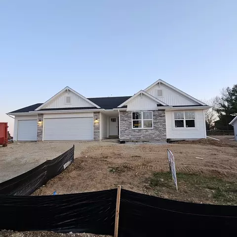 1029 Coney Island Dr, Loves Park, IL 61111