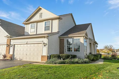 14 Twickenham Ct, Algonquin, IL 60102