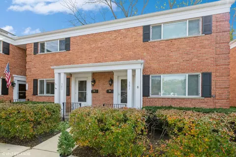 583 Shorely Dr, Barrington, IL 60010