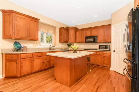 12858 Skyline Dr, Plainfield, IL 60585 photo 5