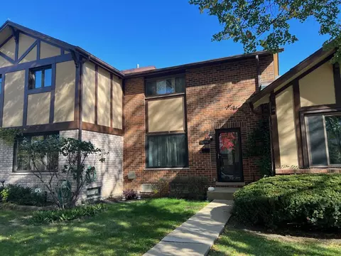 1 S305 Danby St, Villa Park, IL 60181