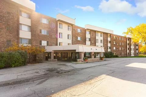 841 N York St #315, Elmhurst, IL 60126