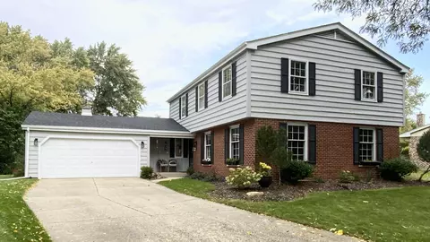 425 Ticonderoga Ln, Naperville, IL 60563
