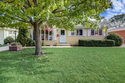 519 N Pine St, Mount Prospect, IL 60056
