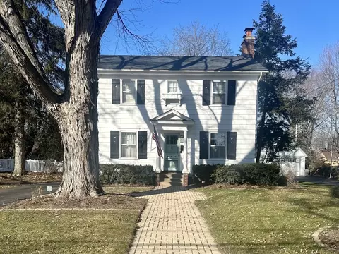 425 Illinois Ave, Batavia, IL 60510