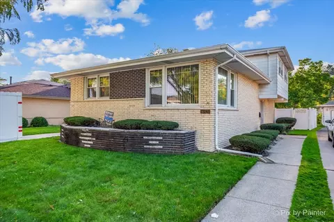10320 S Karlov Ave, Oak Lawn, IL 60453