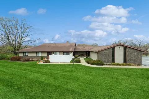 606 Waters Edge Dr #1C, Mchenry, IL 60050