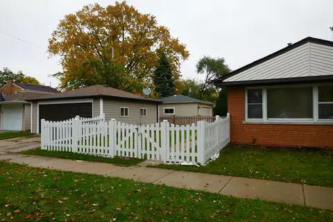 1673 Ash St, Des Plaines, IL 60018 photo 2