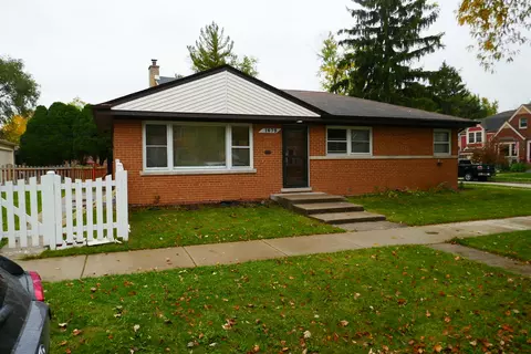 1673 Ash St, Des Plaines, IL 60018
