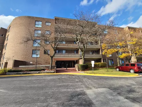 5 E Carriageway Dr #5, Hazel Crest, IL 60429