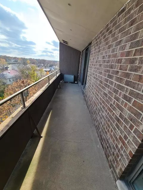 5 E Carriageway Dr #5, Hazel Crest, IL 60429 photo 3