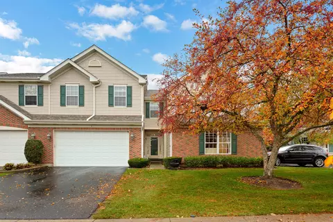 9 Walden Trl, Streamwood, IL 60107