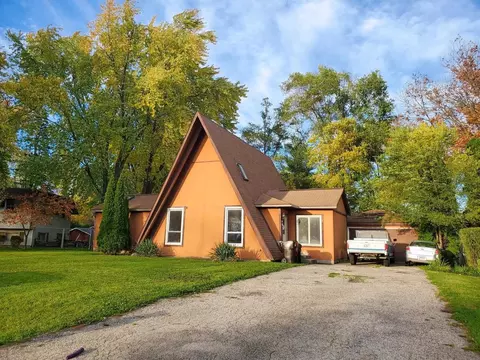 10008 NW Circle Dr, Richmond, IL 60071