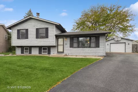 427 Sussex Ct, Park City, IL 60085
