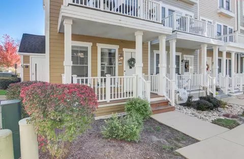 44 Lakeview Pl, Lake Zurich, IL 60047