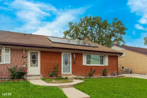 9416 N Oak Ave, Des Plaines, IL 60016