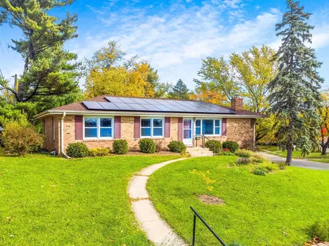 1 Hawthorne Dr, Normal, IL 61761