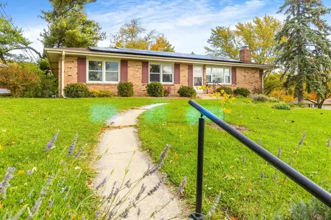 1 Hawthorne Dr, Normal, IL 61761 photo 4