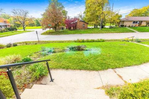 1 Hawthorne Dr, Normal, IL 61761 photo 13