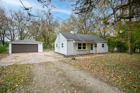 29 W660 Prairie Ave, Warrenville, IL 60555