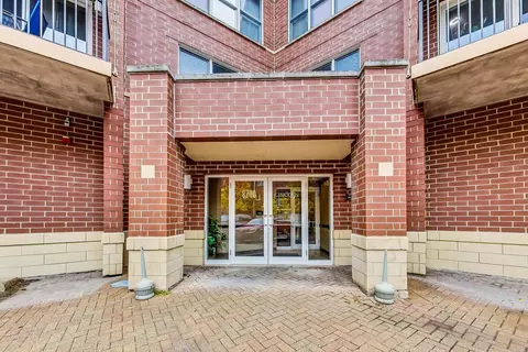 8200 Lincoln Ave #304, Skokie, IL 60077