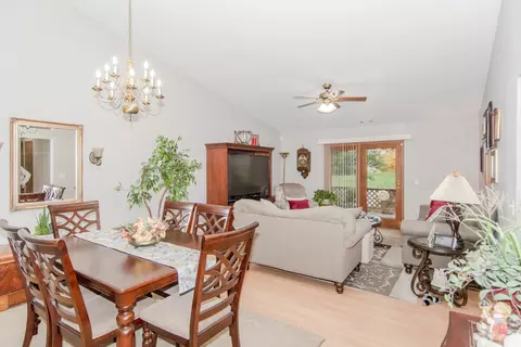 2703 Eagle Dr, Joliet, IL 60436 photo 2