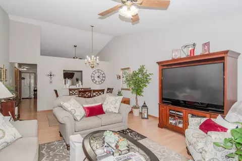 2703 Eagle Dr, Joliet, IL 60436 photo 3