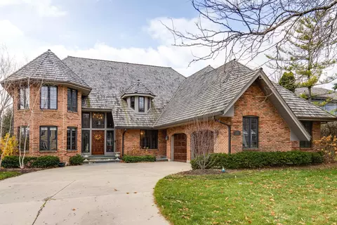 1105 Loyola Dr, Libertyville, IL 60048