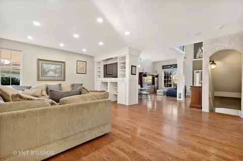 Living - 1921 Olde Mill Ln, Mchenry, IL 60050 photo 4 of 7