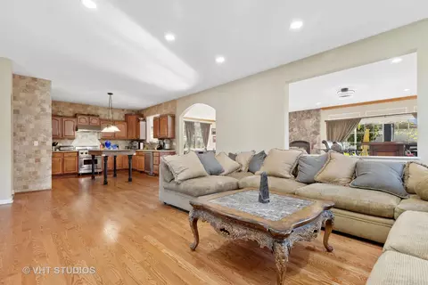 Living - 1921 Olde Mill Ln, Mchenry, IL 60050 photo 3 of 7