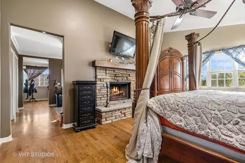 Bedroom - 1921 Olde Mill Ln, Mchenry, IL 60050 photo 3 of 4
