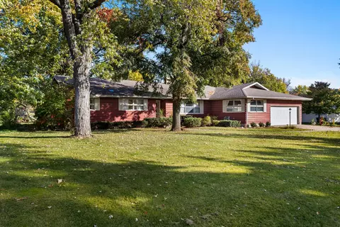 1011 E Allen St, Farmer City, IL 61842