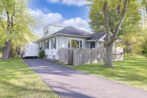 10814 W York House Rd, Beach Park, IL 60087