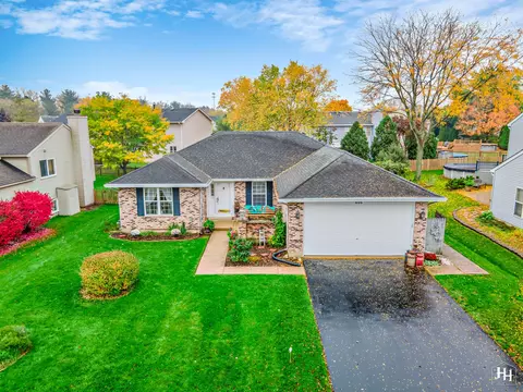 805 Grandview Dr, Crystal Lake, IL 60014