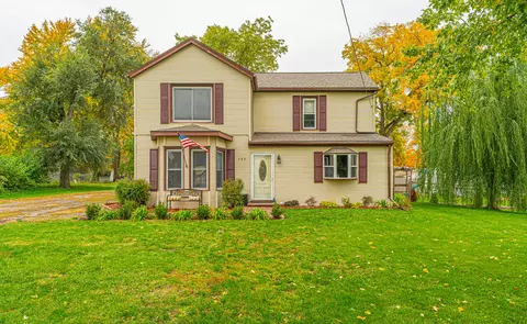 105 S East St, Hudson, IL 61748