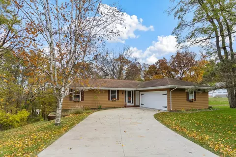 729 Highcrest Rd, Dixon, IL 61021