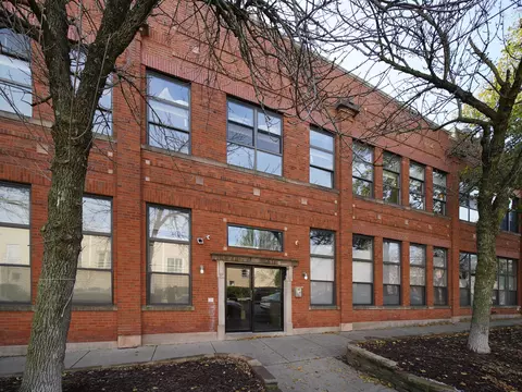 1111 W Cornelia Ave #102, Chicago, IL 60657